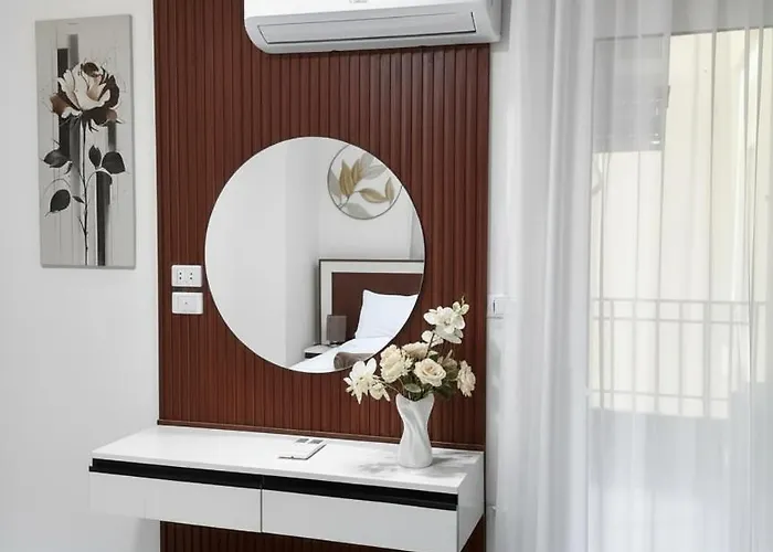 Hub Luxury On The Pool Apartment *