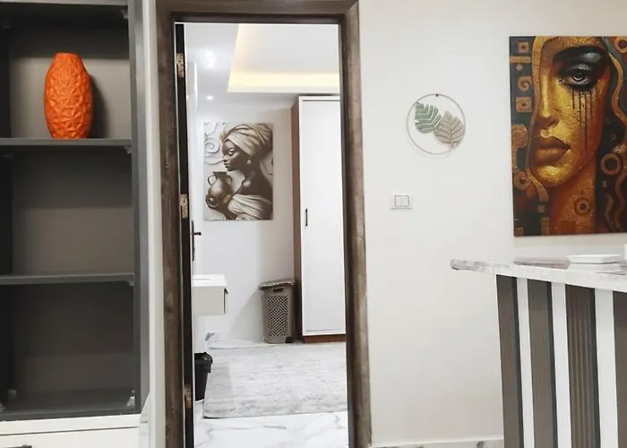Hub Luxury On The Pool Apartment *