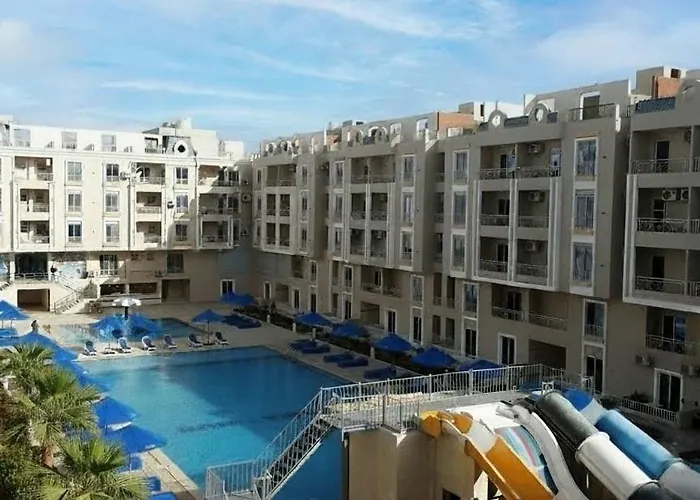 Hub Luxury On The Pool Apartment